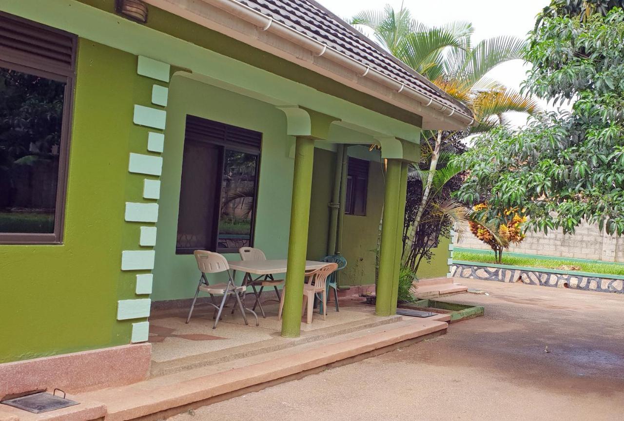 Anna'S Place Entebbe Bed & Breakfast Exterior photo