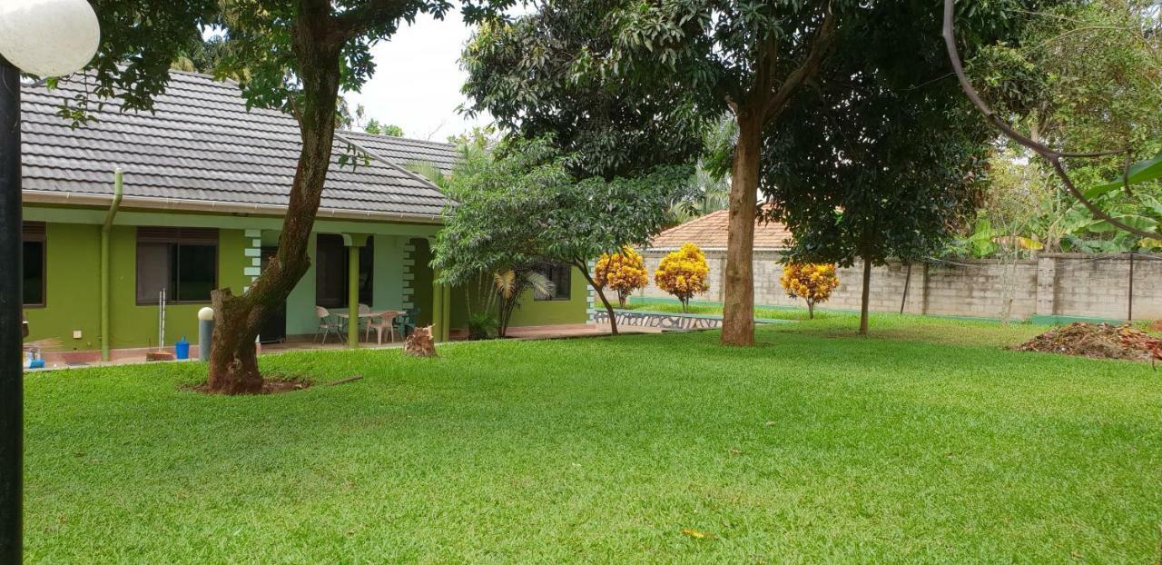 Anna'S Place Entebbe Bed & Breakfast Exterior photo